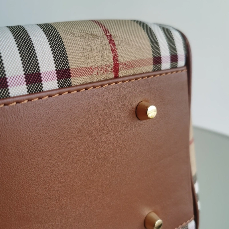 Burberry Shopping Bags 4140-0146