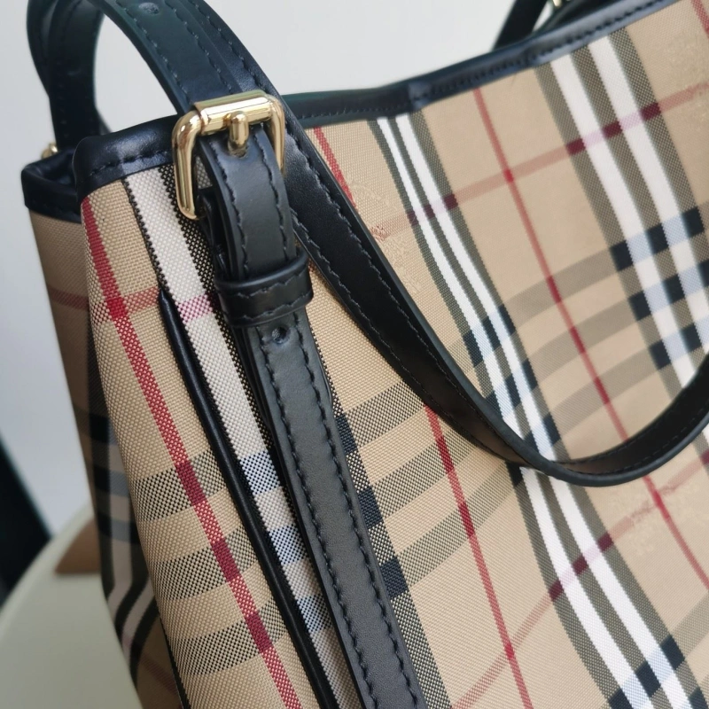 Burberry Shopping Bags 4140-0147