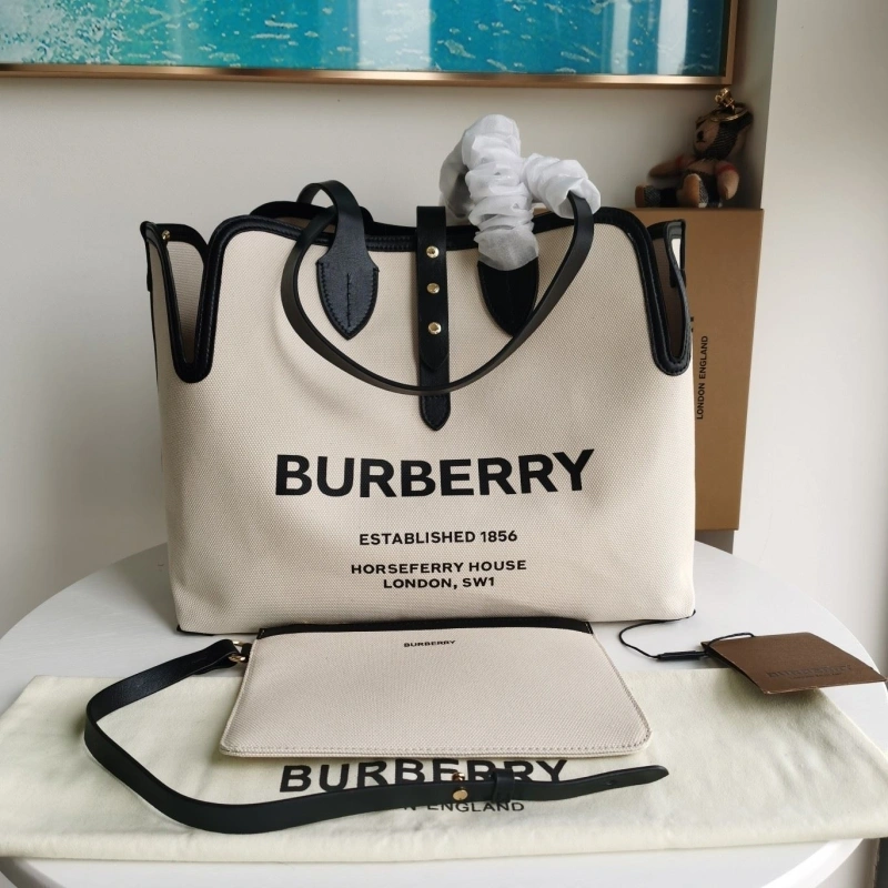 Burberry Shopping Bags 4140-0150