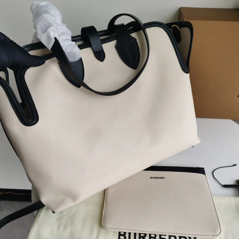Burberry Shopping Bags 4140-0150