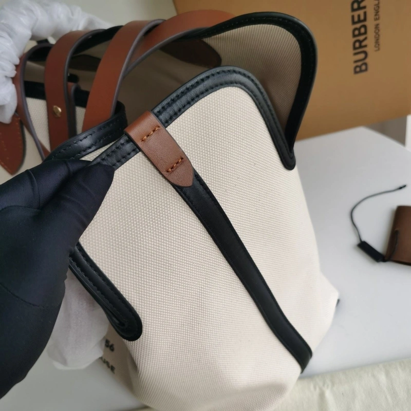 Burberry Shopping Bags 4140-0151