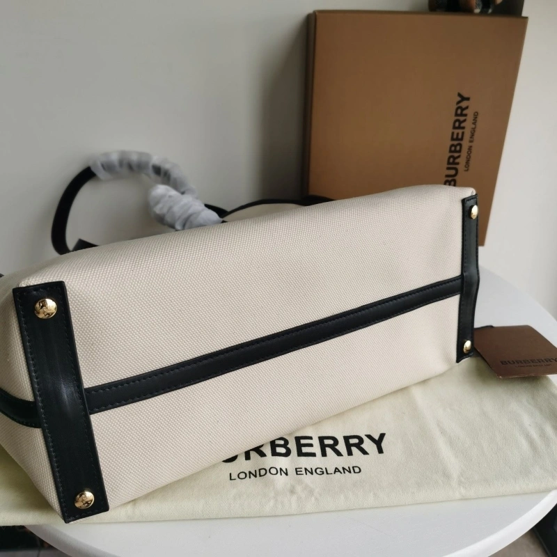 Burberry Shopping Bags 4140-0151