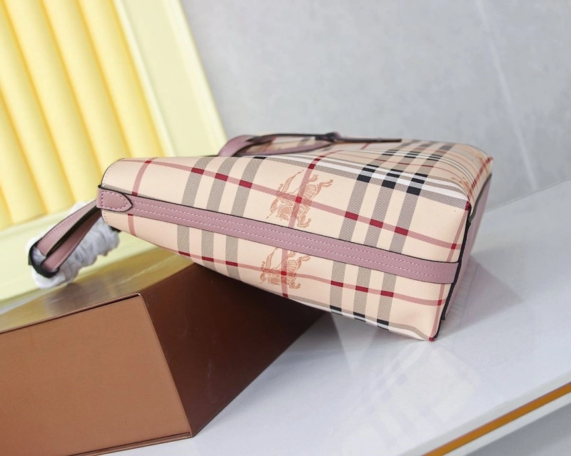 Burberry Shopping Bags 4140-0300