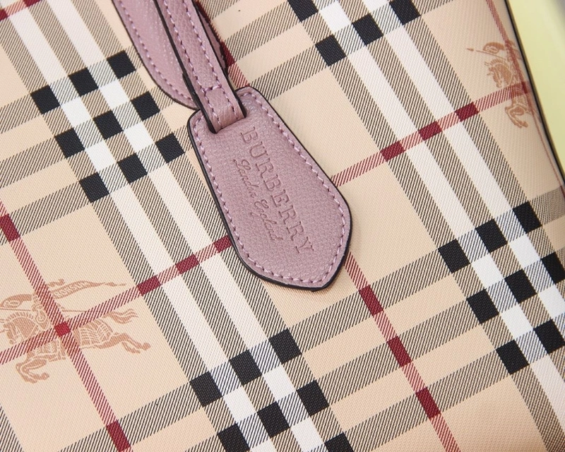 Burberry Shopping Bags 4140-0300