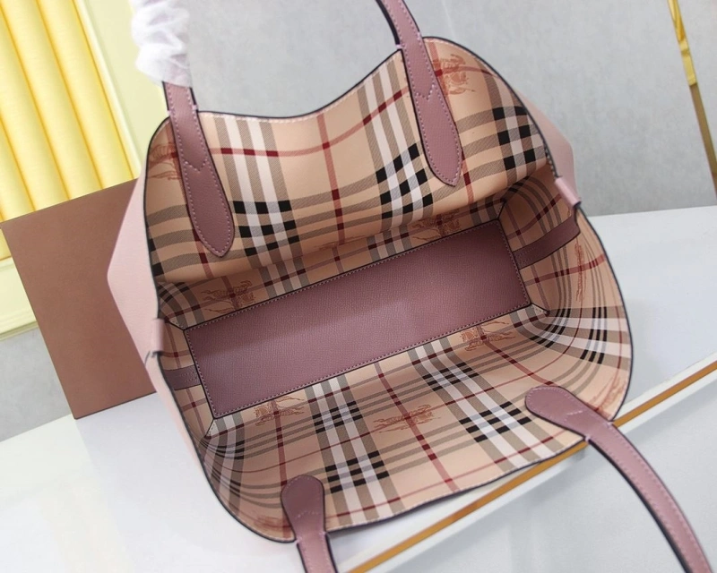 Burberry Shopping Bags 4140-0300