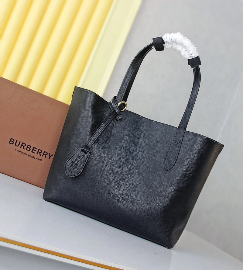 Burberry Shopping Bags 4140-0301