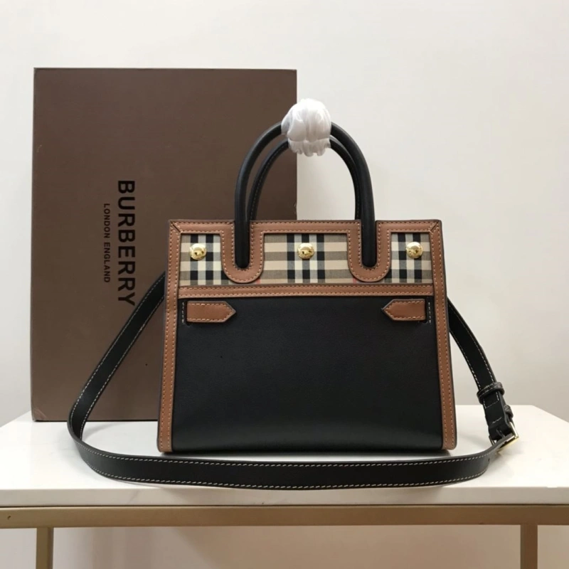 Burberry Shopping Bags 4140-0359
