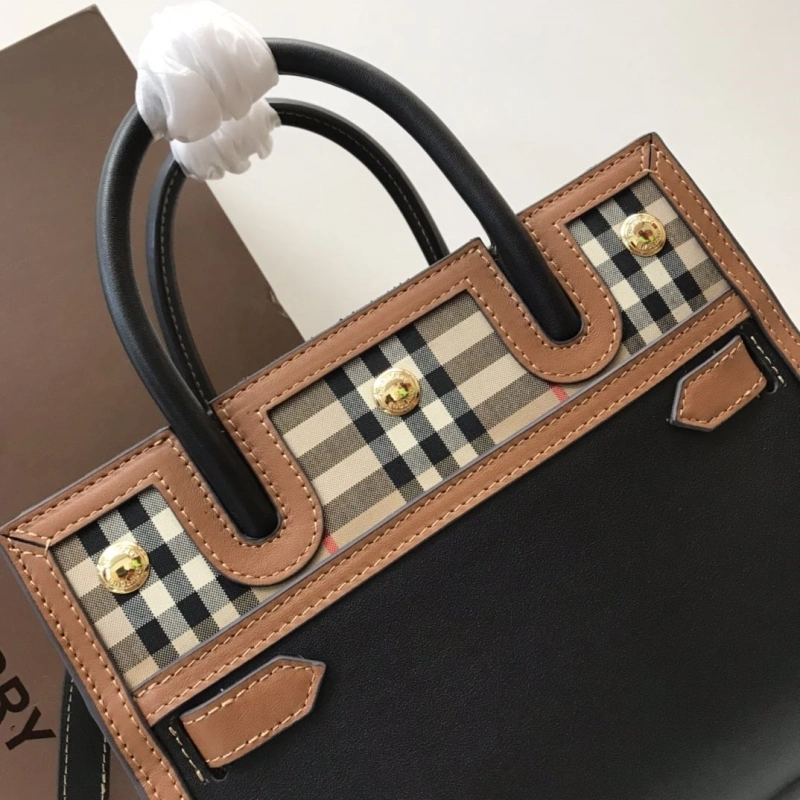 Burberry Shopping Bags 4140-0359
