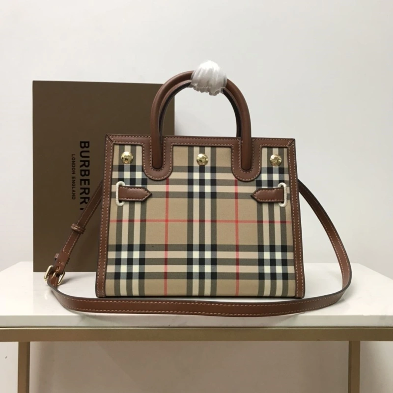 Burberry Shopping Bags 4140-0360