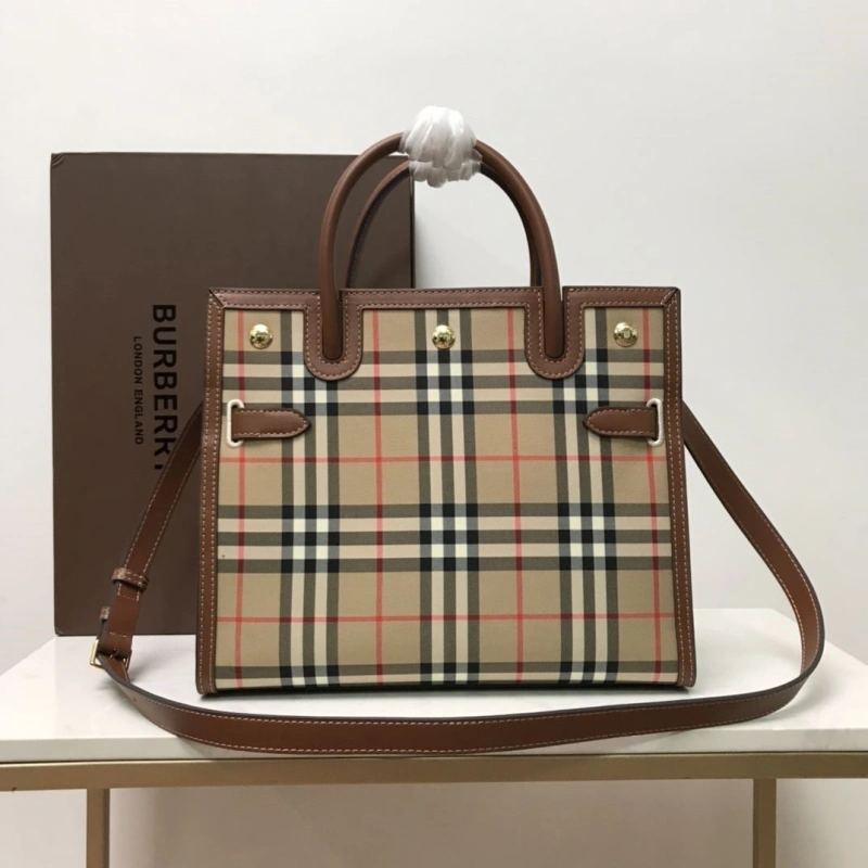 Burberry Shopping Bags 4140-0361