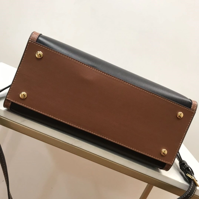 Burberry Shopping Bags 4140-0362