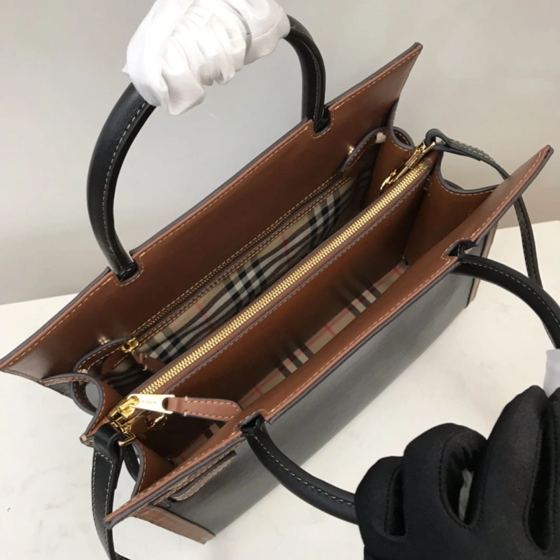 Burberry Shopping Bags 4140-0362