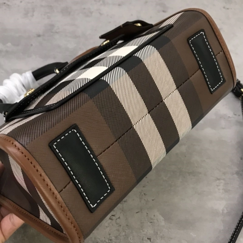 Burberry Shopping Bags 4140-0390