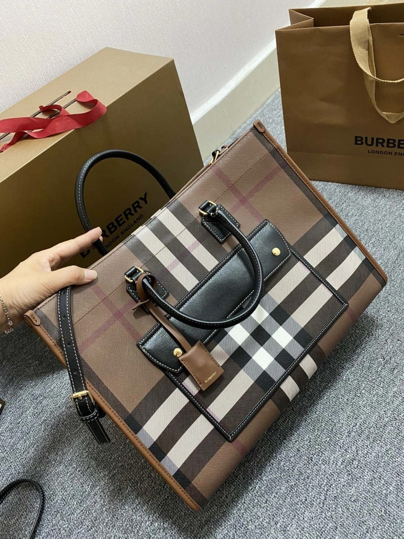 Burberry Shopping Bags 4140-0391