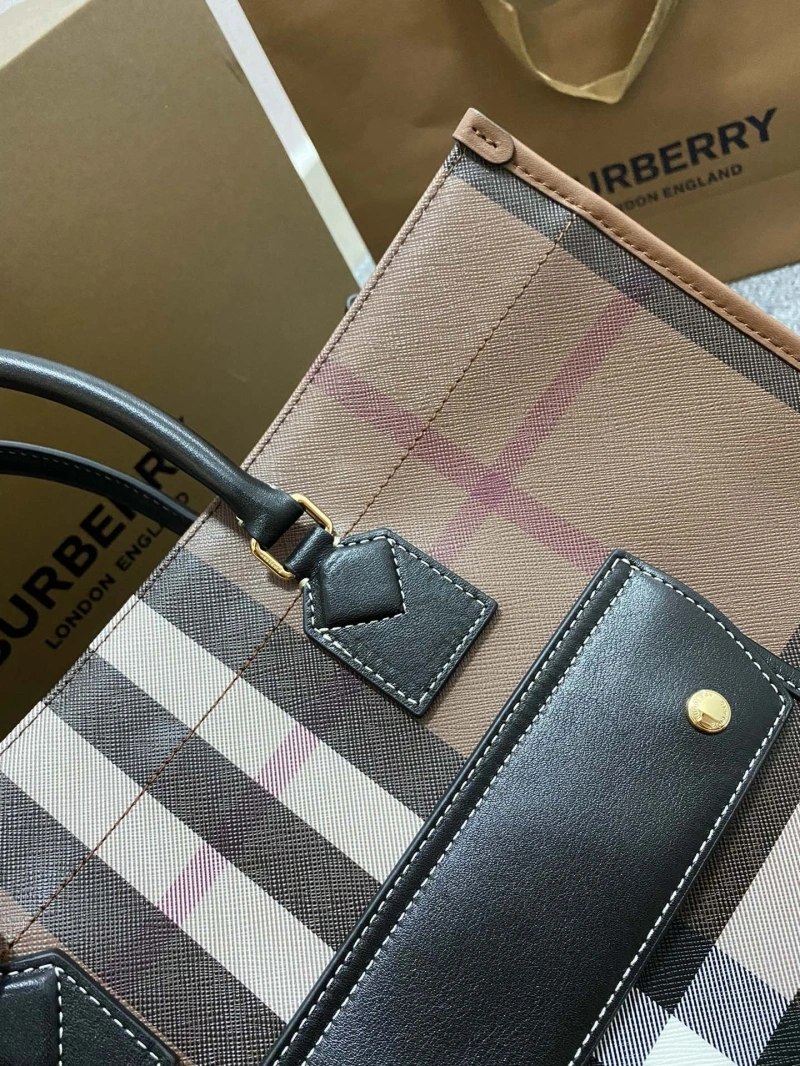 Burberry Shopping Bags 4140-0391