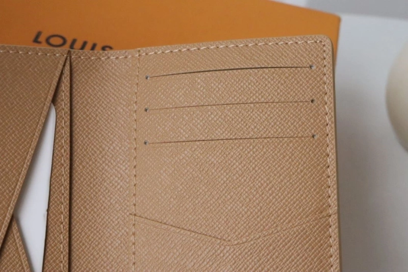 LV Wallets 4178A-0007