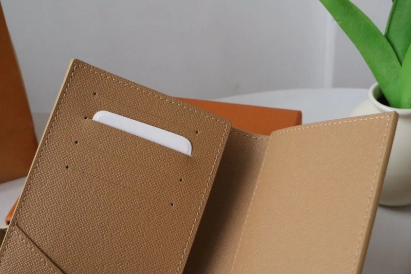 LV Wallets 4178A-0012