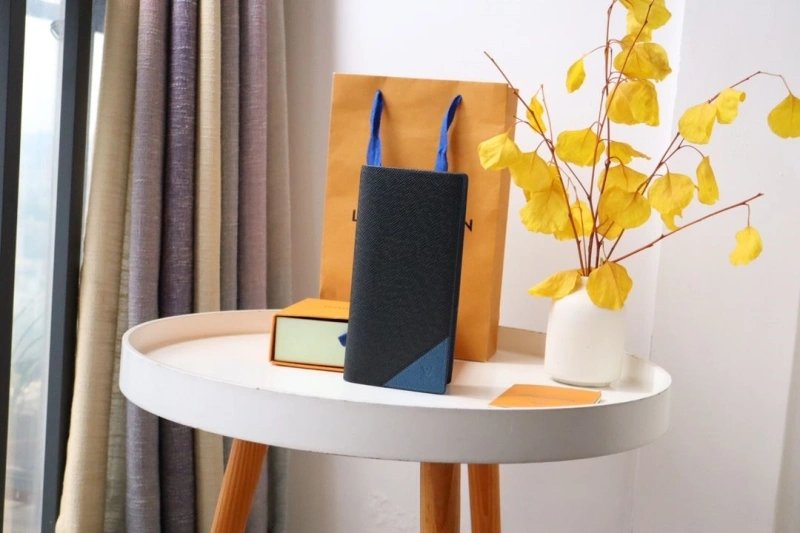 LV Wallets 4178A-0026