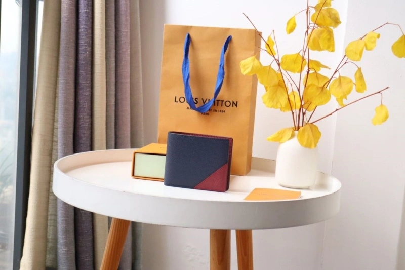 LV Wallets 4178A-0027