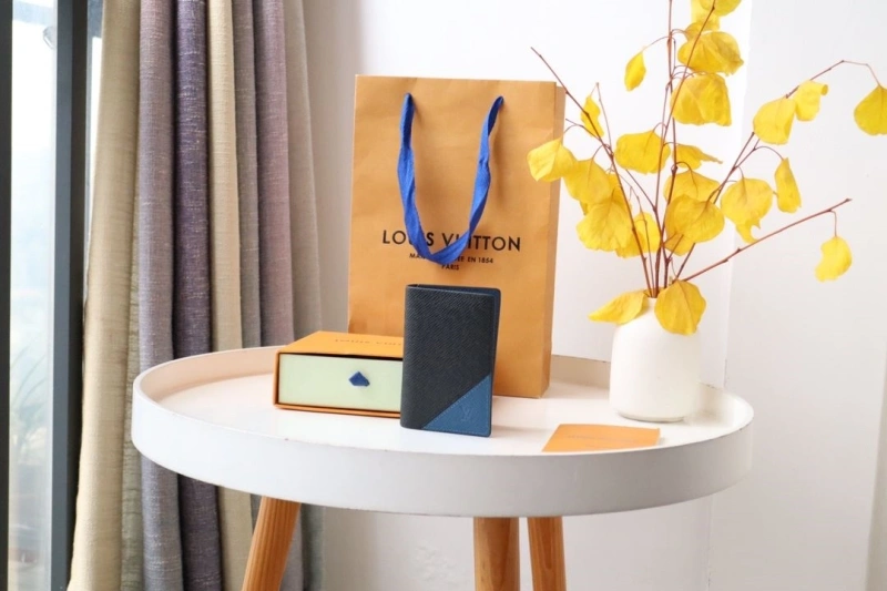 LV Wallets 4178A-0032