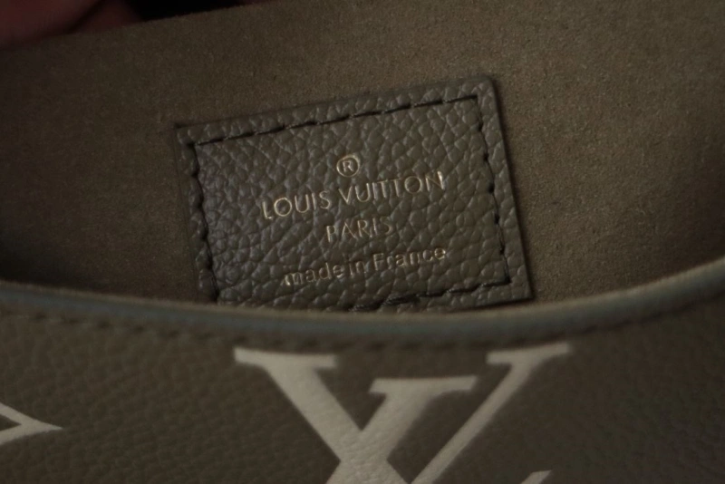 LV Wallets 4178A-0042