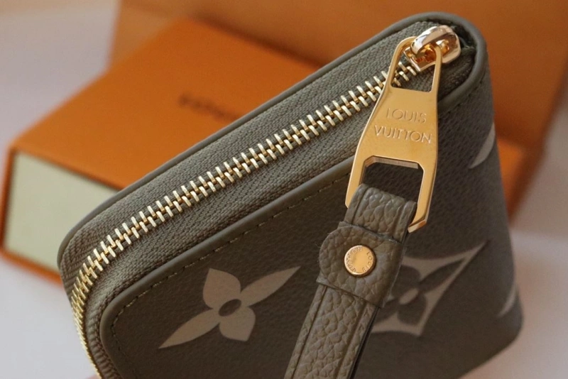 LV Wallets 4178A-0043