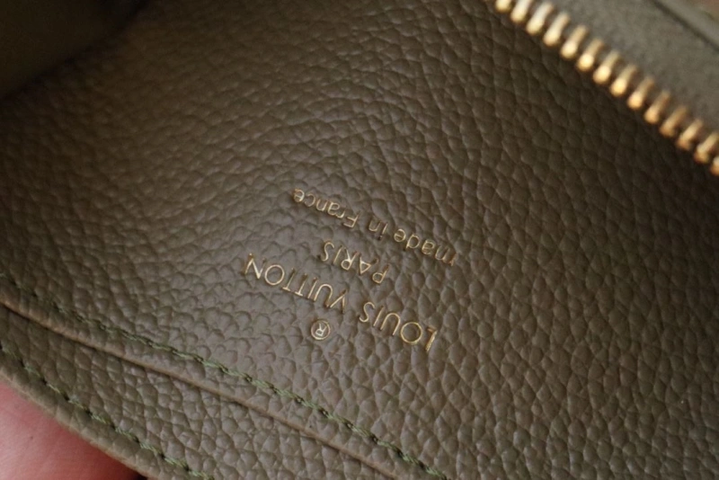 LV Wallets 4178A-0043