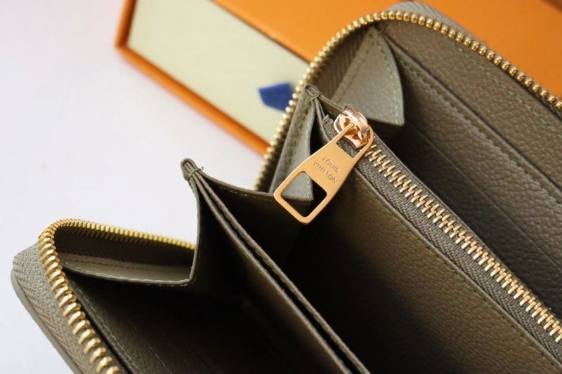 LV Wallets 4178A-0044