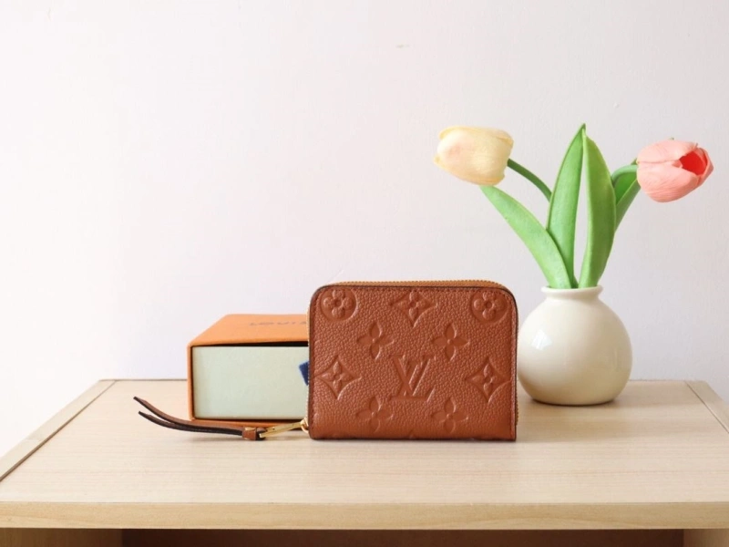 LV Wallets 4178A-0052