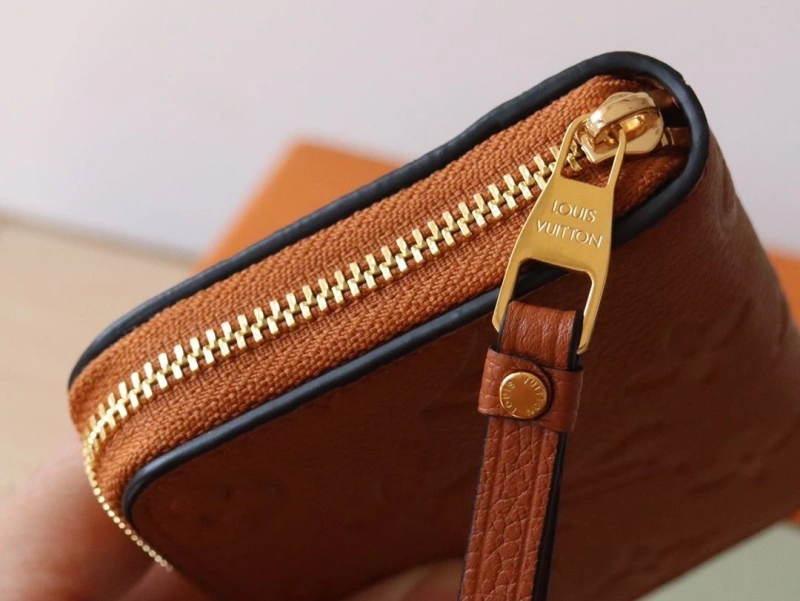 LV Wallets 4178A-0052