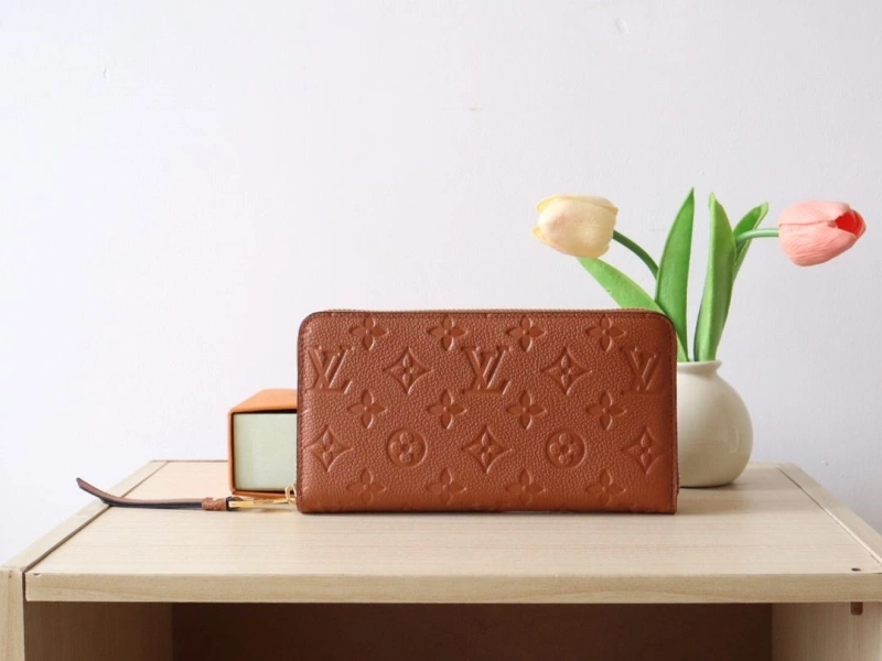 LV Wallets 4178A-0054