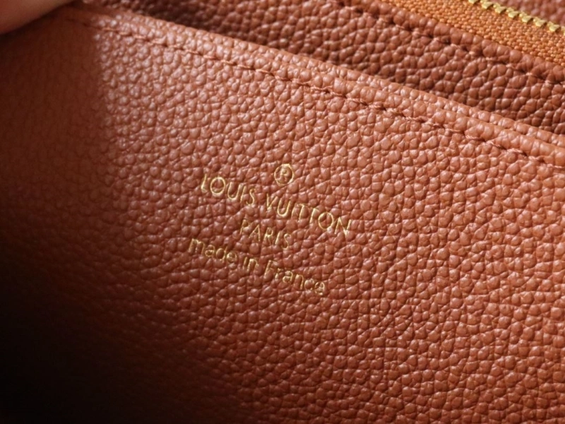 LV Wallets 4178A-0054