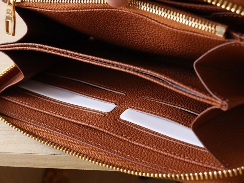 LV Wallets 4178A-0054