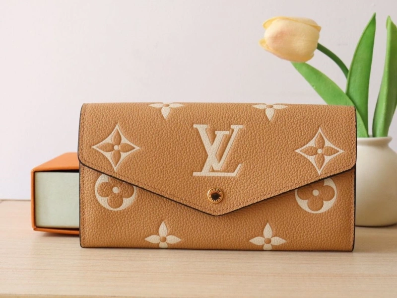 LV Wallets 4178A-0056