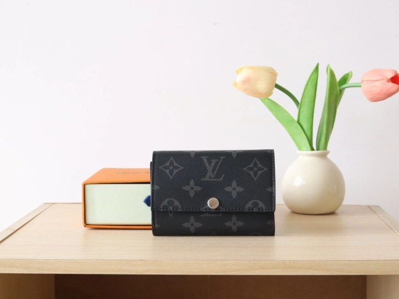 LV Wallets 4178A-0061