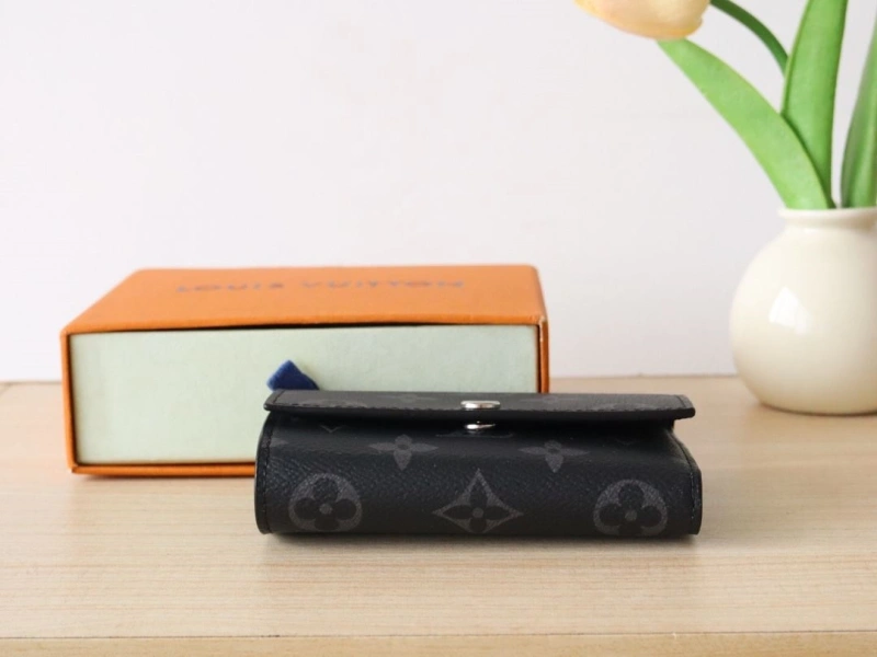 LV Wallets 4178A-0061