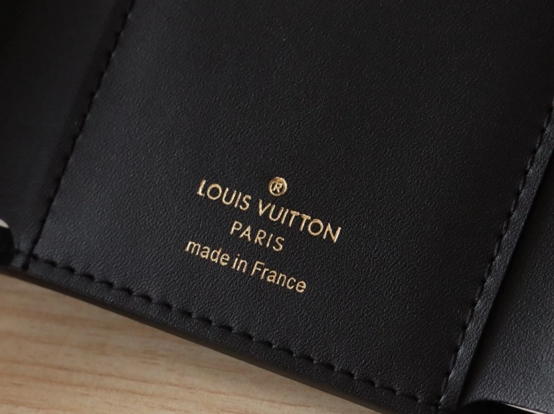 LV Wallets 4178A-0077