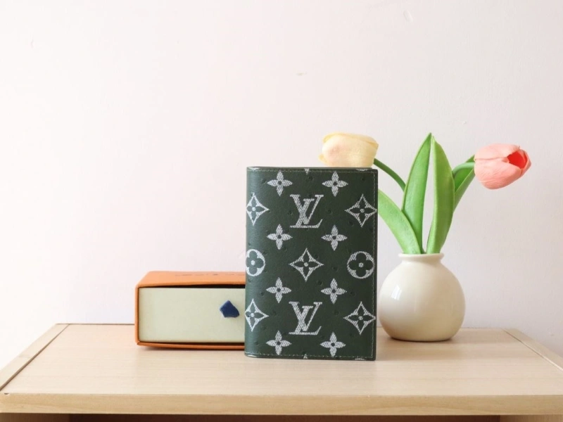 LV Wallets 4178A-0080