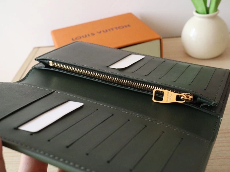 LV Wallets 4178A-0082