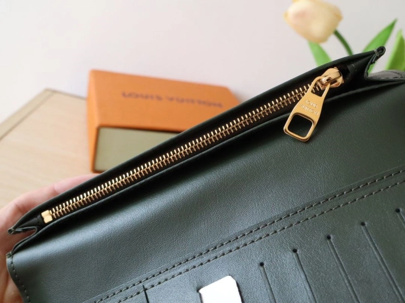 LV Wallets 4178A-0082