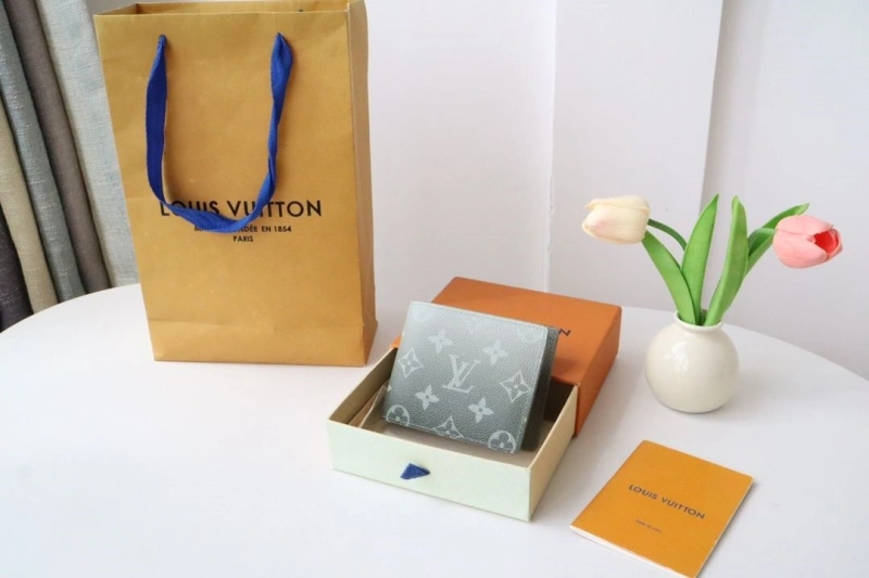 LV Wallets 4178A-0099