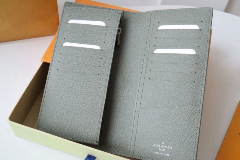 LV Wallets 4178A-0101