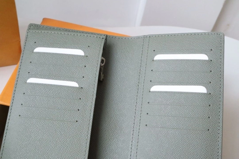 LV Wallets 4178A-0101