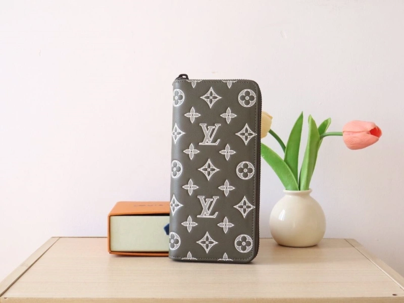 LV Wallets 4178A-0102