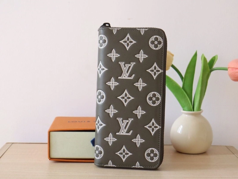 LV Wallets 4178A-0102