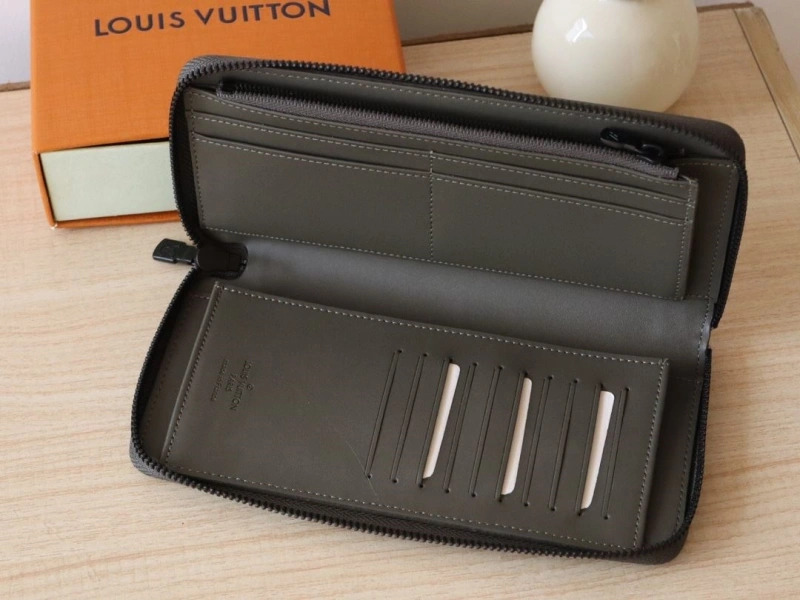 LV Wallets 4178A-0102