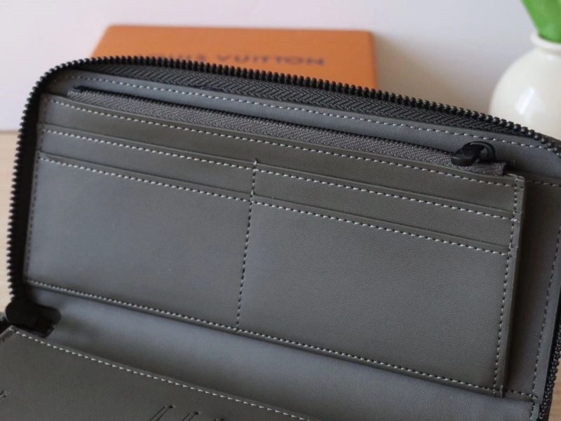 LV Wallets 4178A-0102