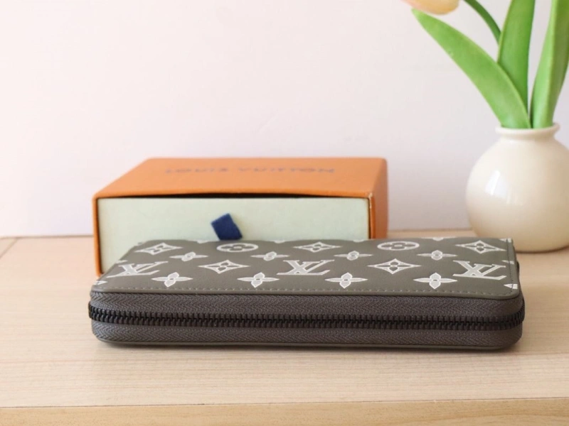 LV Wallets 4178A-0103