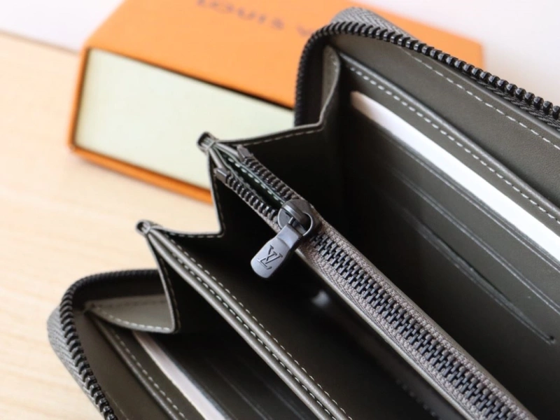 LV Wallets 4178A-0103