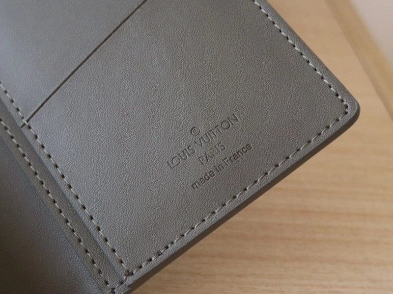 LV Wallets 4178A-0104